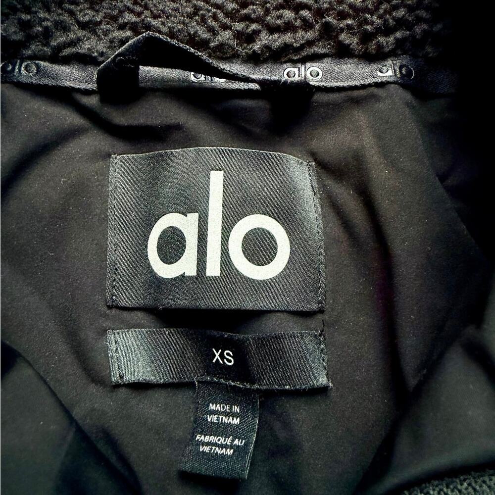 Alo Black Sherpa Edge Bomber Quilted Fleece Jacket - Picture 4 of 11